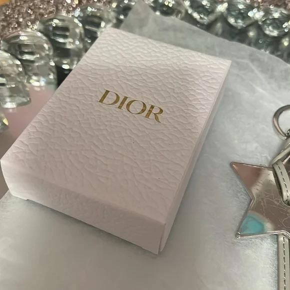 ⭐️Dior Star Keychain - Picture 3 of 6
